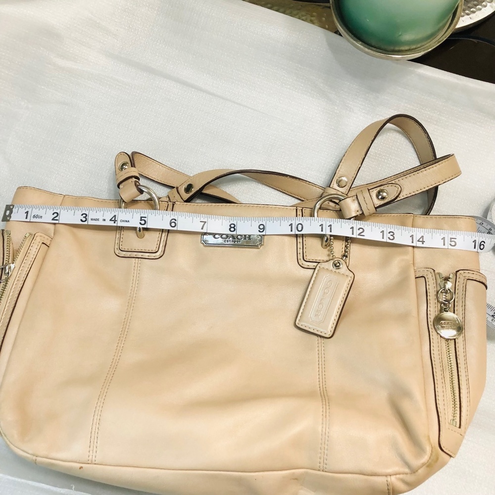 Authentic Coach Cream Leather bag - Picture 10 of 13